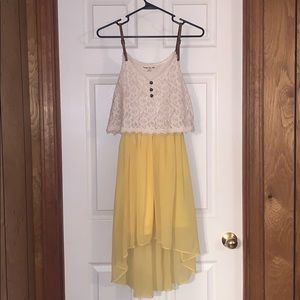Cuteeeee southern white and yellow dress!